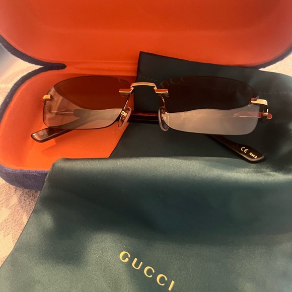 Gucci Sunglasses unisex NEW/authentic. These come with dust bag, box, & case🇮🇹 - Picture 8 of 11